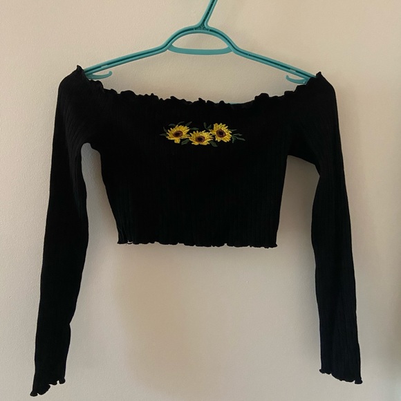 Black L/S Crop top (Shein) - Picture 2 of 2